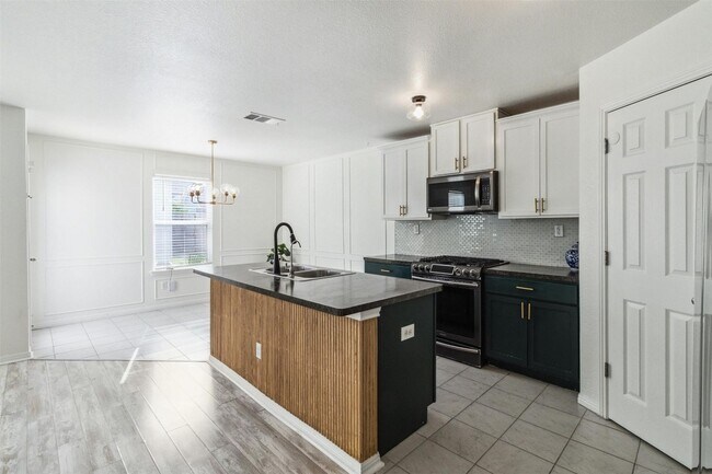 Building Photo - 137 Preston Trail