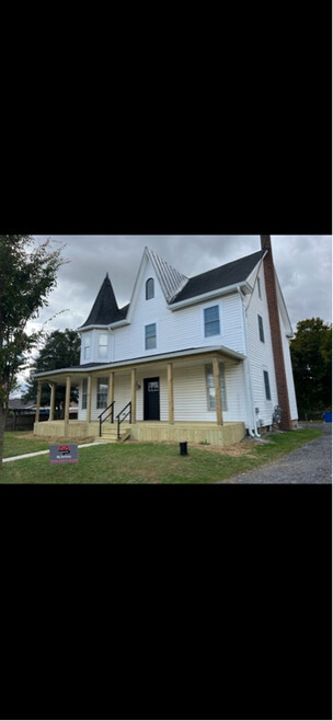 Building Photo - 2112 Hanover Pike