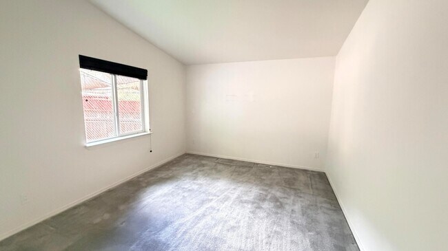 Building Photo - 25001 Rim Rock Rd
