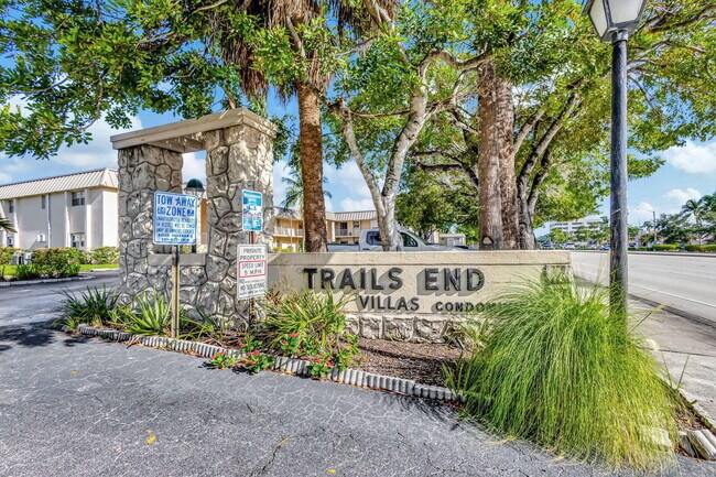 Building Photo - 10789 N Military Trl