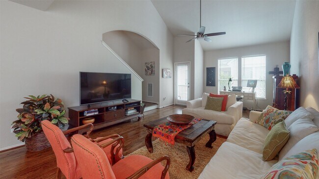 Building Photo - 1321 Paige St