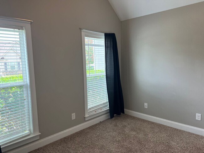 Building Photo - Beautiful Rental in Canterbury Farms in Gr...