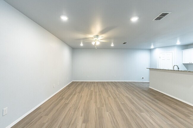 Building Photo - 5517 Kemper St