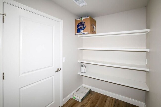 Building Photo - 4707 Carmel Ave