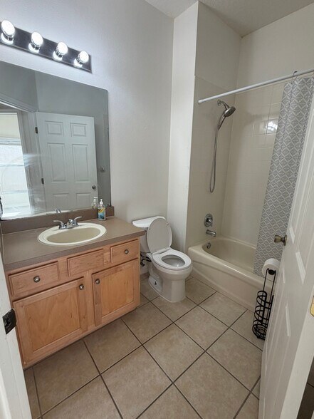 Building Photo - 5559 Pats Point