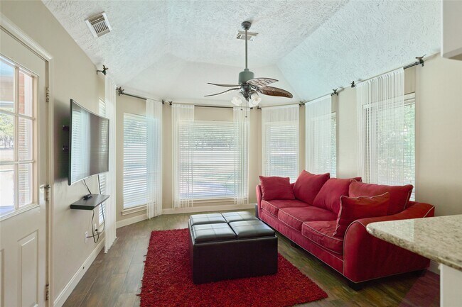 Building Photo - 121 April Waters Dr N