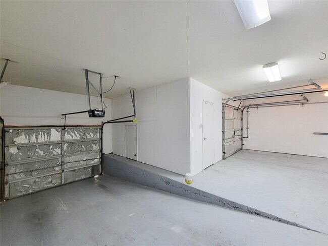 Building Photo - 18309 Sandy Cove Dr