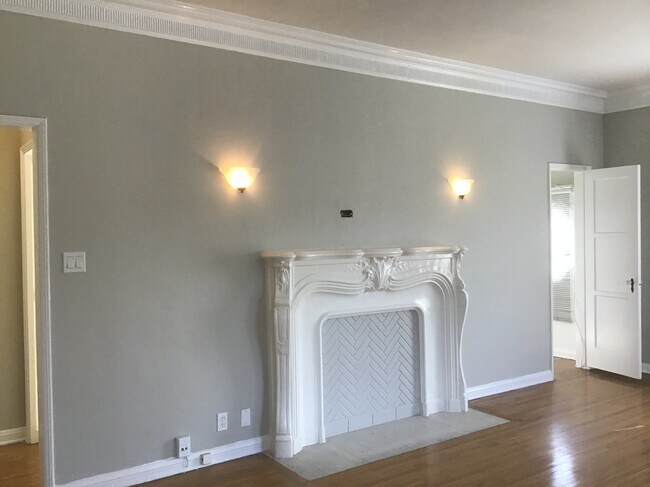 Living room - 112 N Kings Rd