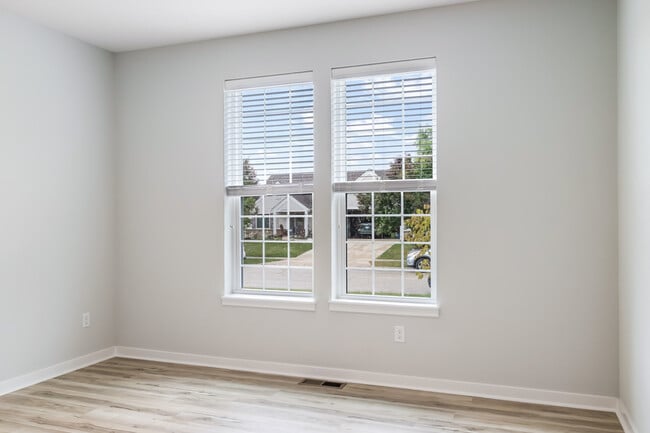 Building Photo - 993 Cascade Cir