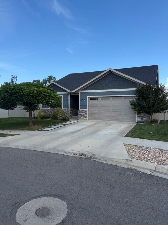 Building Photo - 468 Cowan Cir