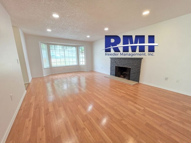 Building Photo - 3-bedroom Gem located in the Bethel Valley Community!