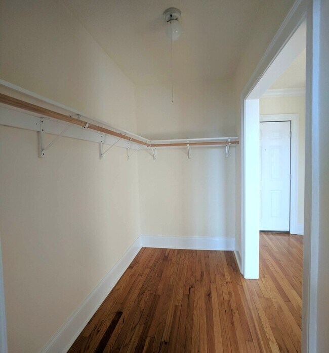 Building Photo - 2737 N Spaulding Ave