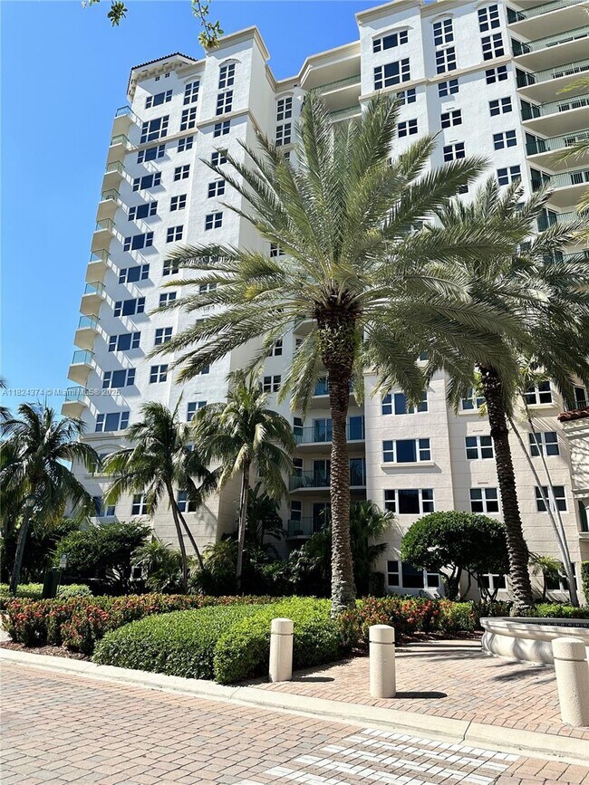 Building Photo - 19900 E Country Club Dr