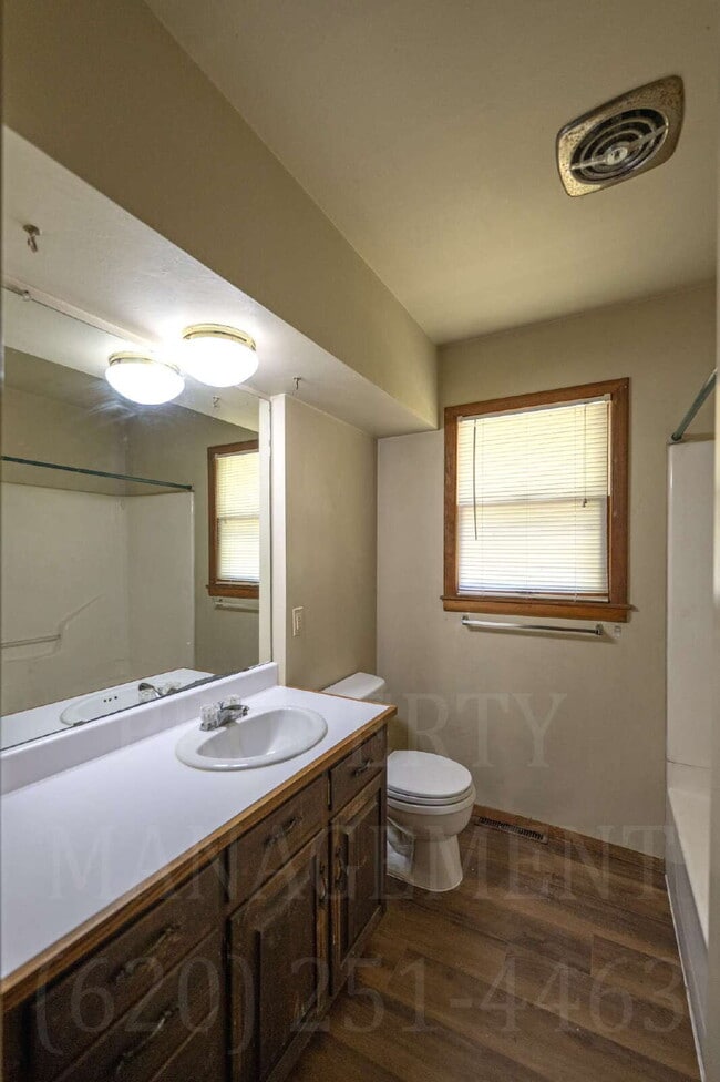 Building Photo - Charming 2 Bed, 1 Bath Duplex