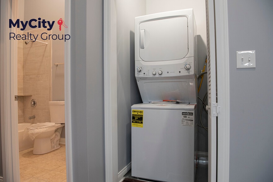 In-unit Laundry - 2874 N Milwaukee Ave