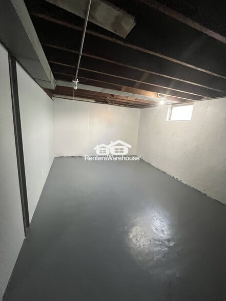 Building Photo - 9812 Balboa Dr