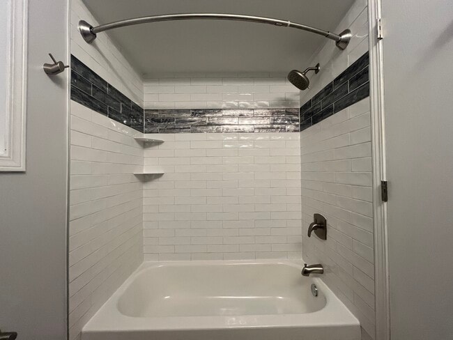 Building Photo - 449 W 37th St