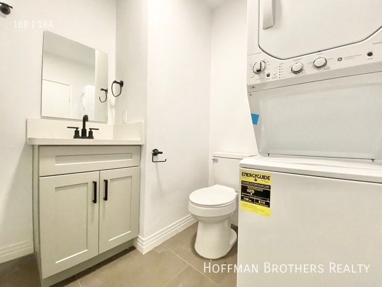 Building Photo - 1240 S Bronson Ave