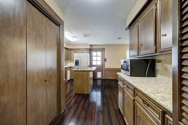 Building Photo - 19906 Medicine Bow Dr