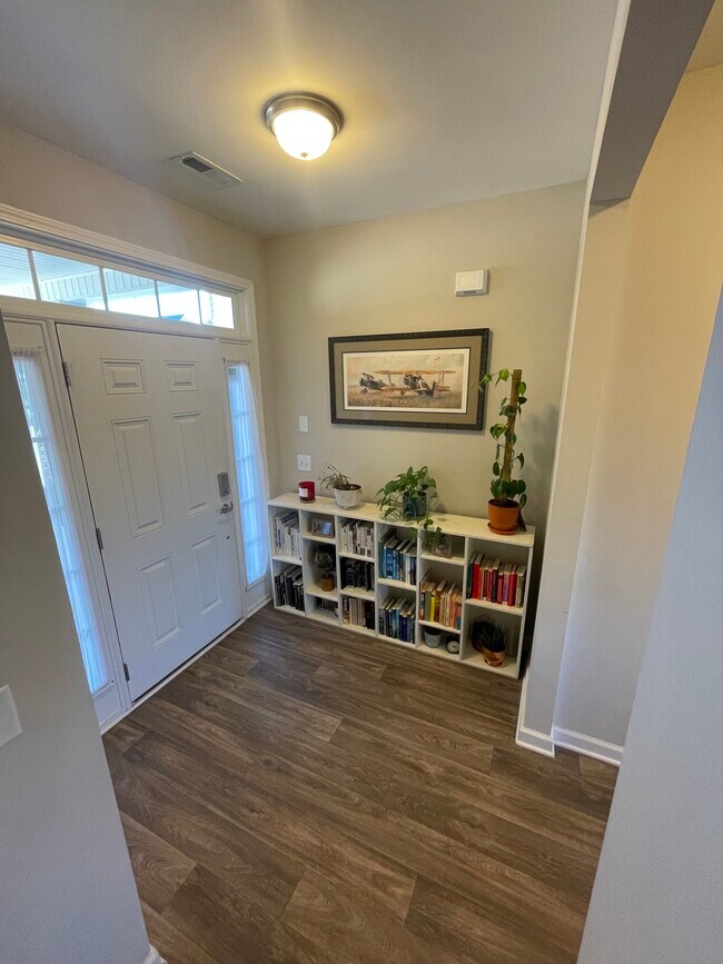 Building Photo - 108 Jersey Ln