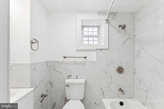 Building Photo - 807 N 42nd St