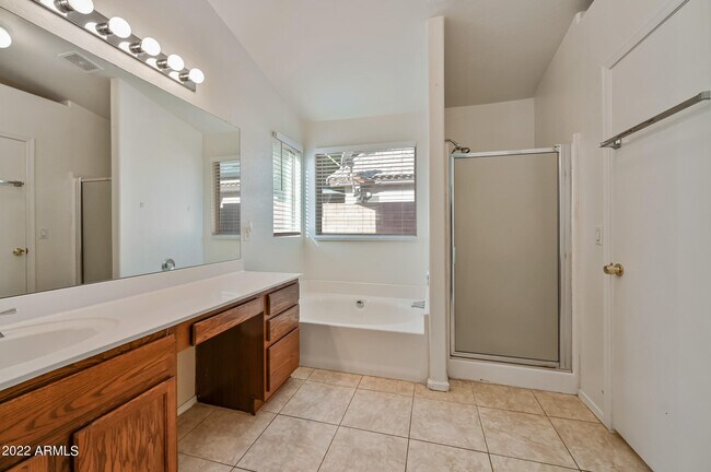 Building Photo - 2607 E Anderson Dr