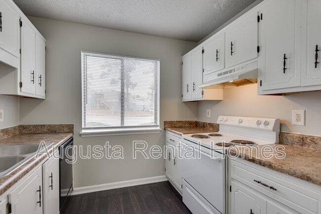 Building Photo - 2814 Thomas Ln