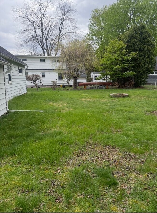 Building Photo - SPECIAL OFFER ! Sign lease by Monday 5/11/26 and  get  1/2 Off First Month rent!