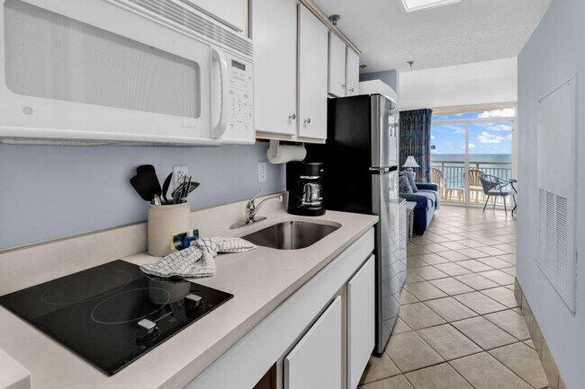 Building Photo - 647 N Creekside Dr