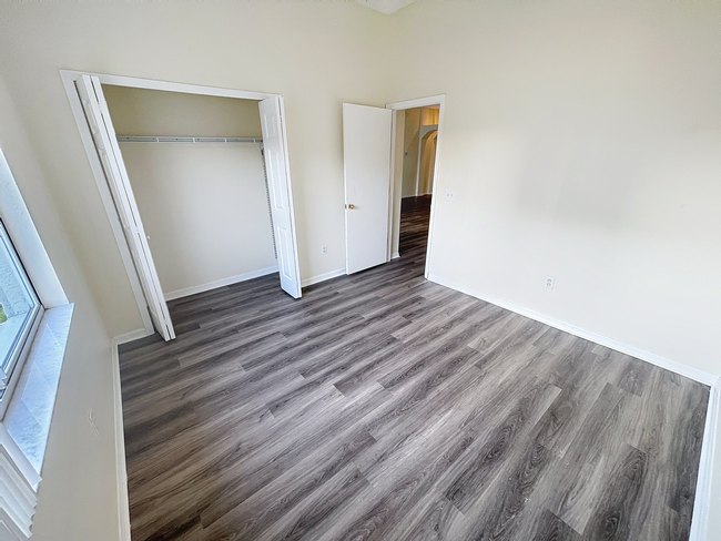 Building Photo - 12820 Longcrest Dr