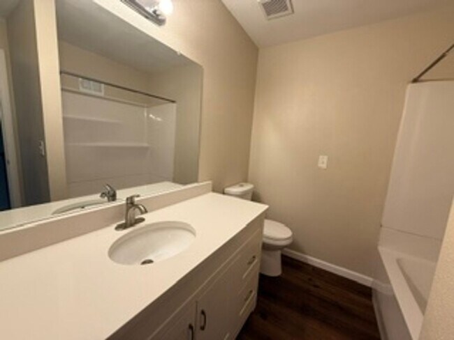 Building Photo - 309 Hawthorne Ct