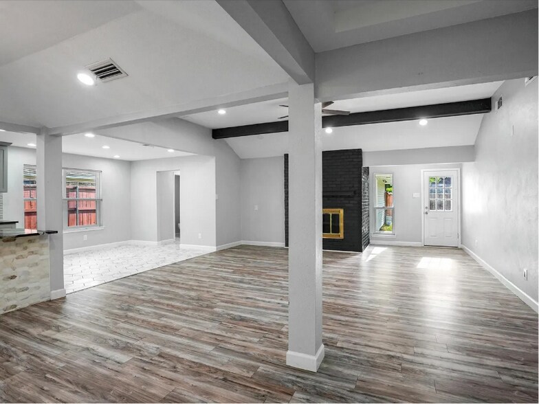 Building Photo - 900 Westminster Dr