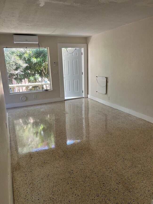 Building Photo - 709 8th St