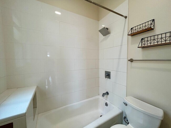 Building Photo - 1115 Polk St