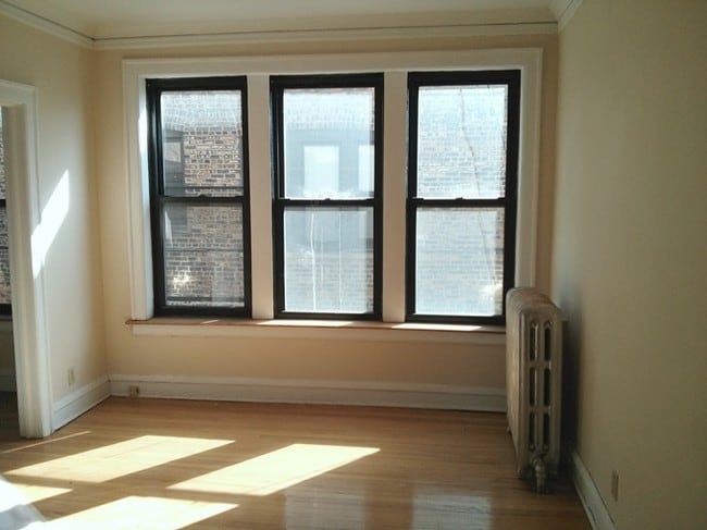 Living Area - 7201 S Constance Ave