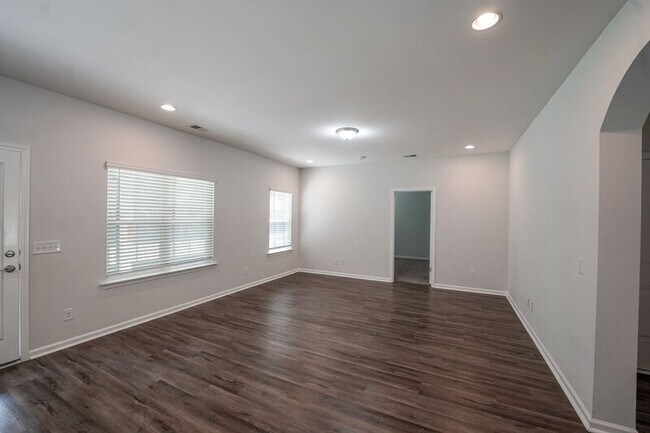 Building Photo - 3556 Castleoak Dr