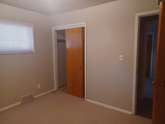 Building Photo - Lovely 3 bedroom / 1 bath home on Northwest side