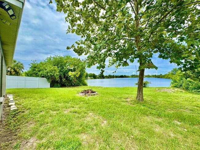 Building Photo - 11346 Southwind Lake Dr