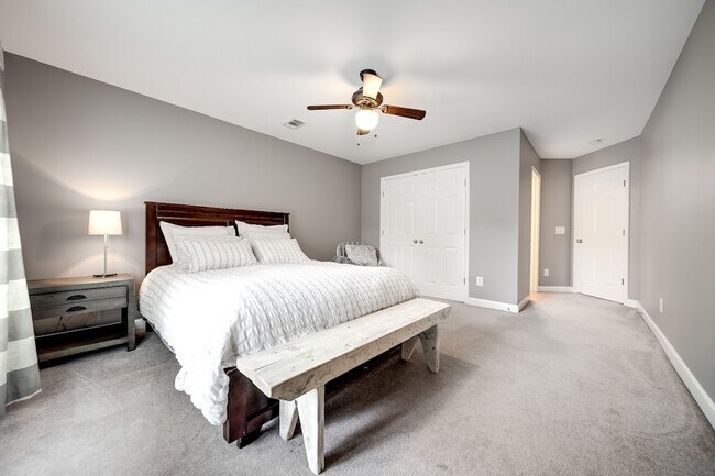 Building Photo - 9813 Albemarle Ln