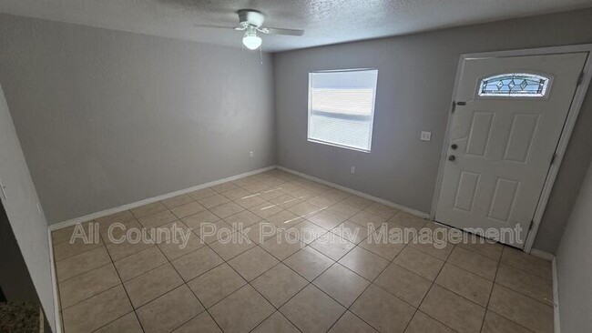 Building Photo - 712 Bryon Ct