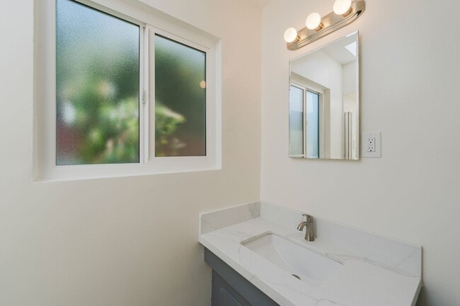Building Photo - Hermosa Beach Home Rental