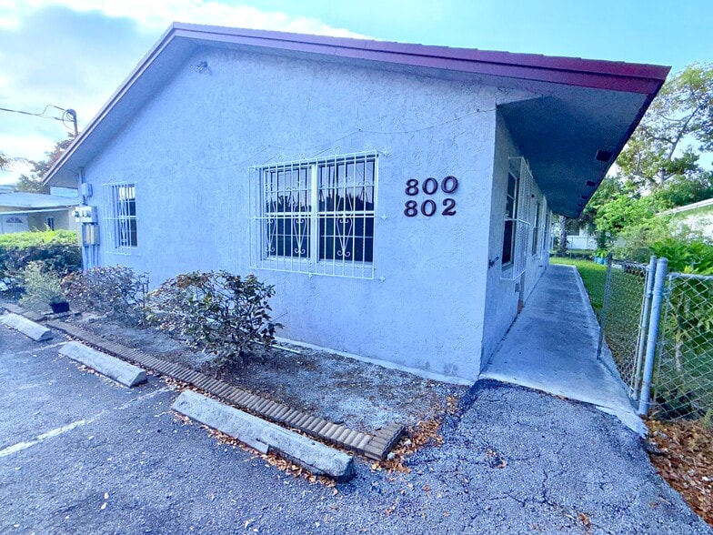 Building Photo - 800 NE 14th St