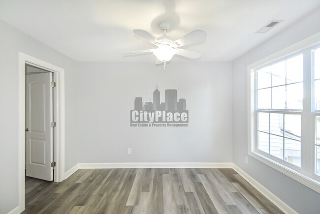 Building Photo - 4440 Valley Trace Dr