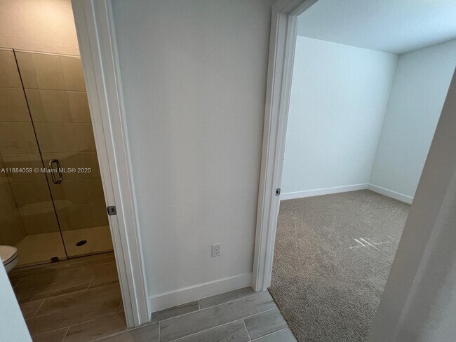 Building Photo - 109 SW 170th Ave