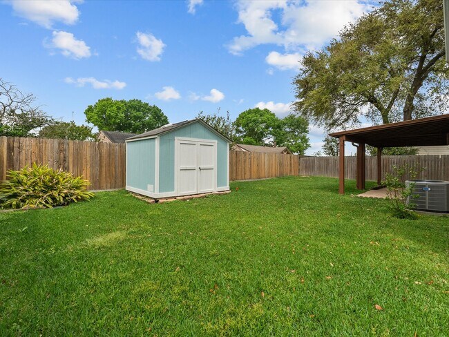 Building Photo - 4214 Fernside Dr