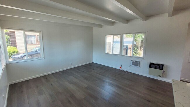 Building Photo - w8312