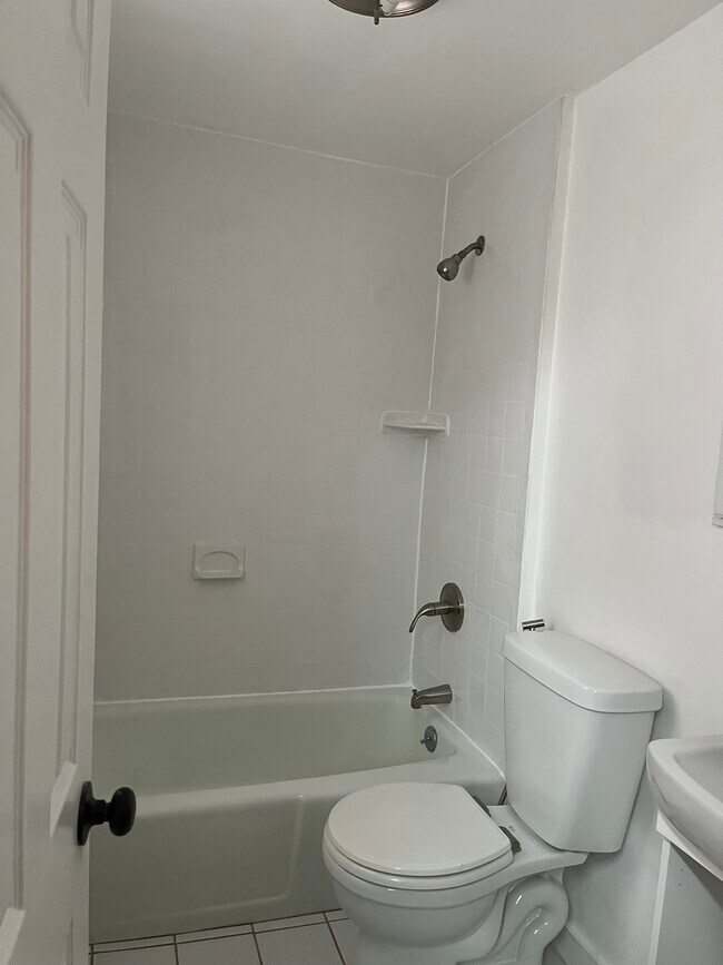 Bathroom - 49 Prince St