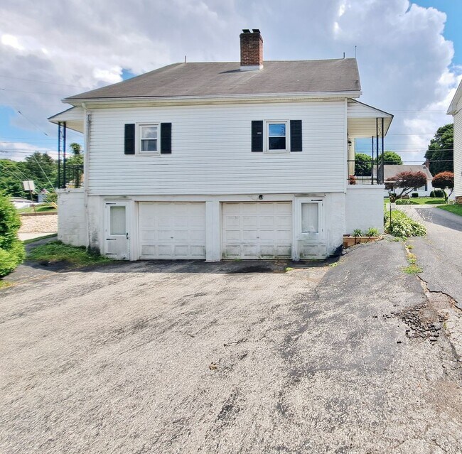 Building Photo - 51-53-53 E Forrest Ave