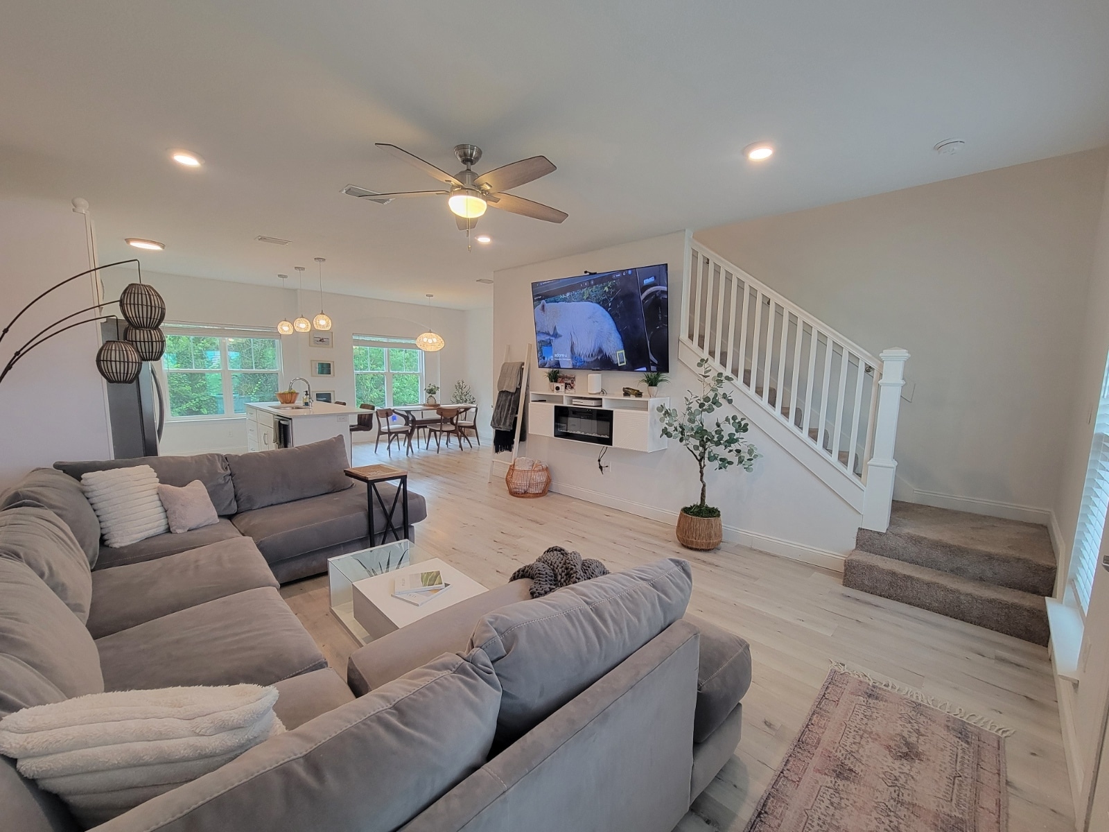 Building Photo - 652 Helen Ave