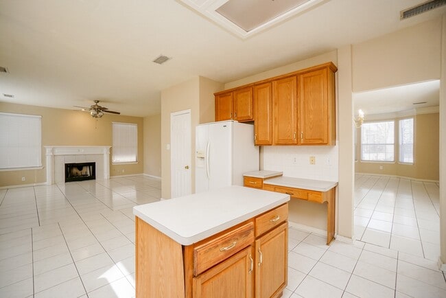 Building Photo - 822 Hyacinth Pl